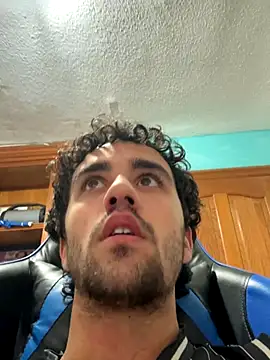 Snapshot of aavrdvh33 chatting on December 14, 1:55 am aavrdvh33 online show from December 14, 1:55 am