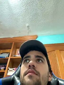 Snapshot of aavrdvh33 chatting on December 14, 10:58 pm aavrdvh33 online show from December 14, 10:58 pm