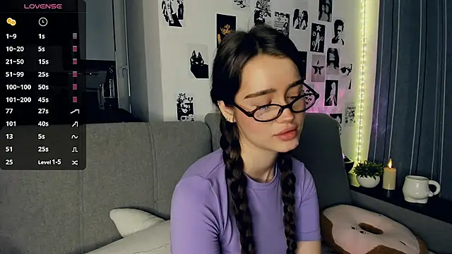 lovelyalivia online show from November 30, 9:35 am