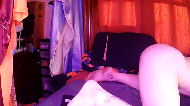 Snapshot of RivslRabbit chatting on February 3, 12:54 pm RivslRabbit online show from February 3, 12:54 pm