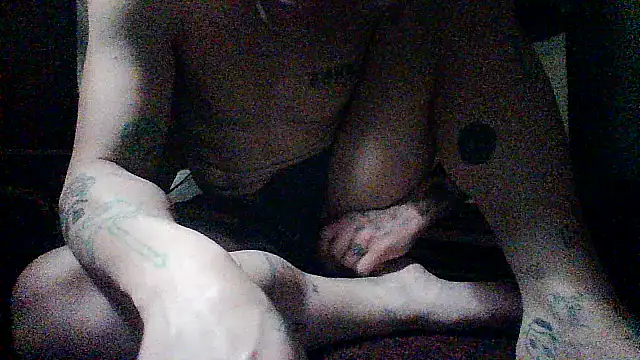 Snapshot of RivslRabbit chatting on February 11, 12:32 pm RivslRabbit online show from February 11, 12:32 pm