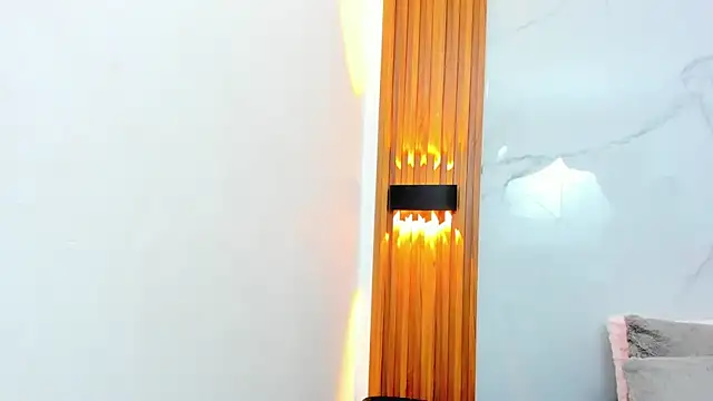 IsabellaMonet online show from December 16, 11:04 am