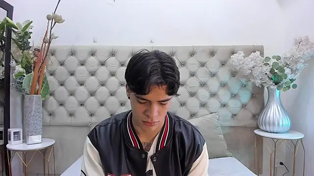 BenitoSaenz online show from December 15, 12:09 pm