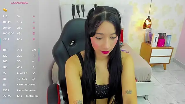 IVONNEPARKER6 online show from December 4, 7:00 pm