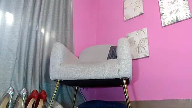 Snapshot of emily_ox0 chatting on June 2, 7:05 pm emily ox0 online show from June 2, 7:05 pm