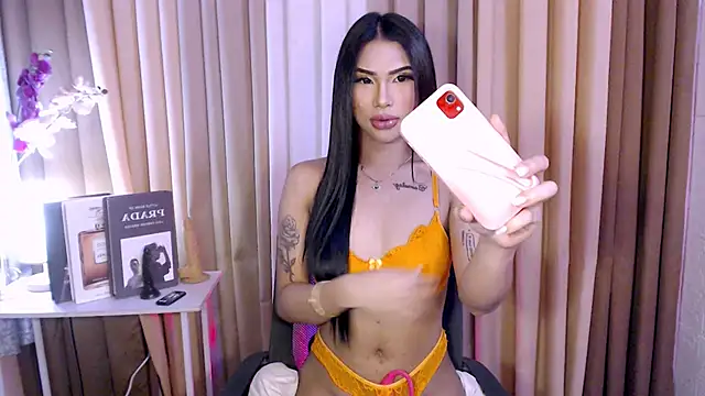 Snapshot of Megan_sativa chatting on November 11, 5:29 am Megan sativa online show from November 11, 5:29 am