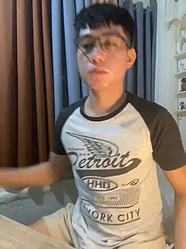 xshyboyx online show from December 4, 11:30 am