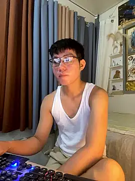 Snapshot of xshyboyx chatting on January 8, 2:58 am xshyboyx online show from January 8, 2:58 am