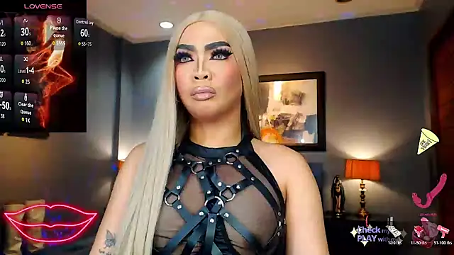 Snapshot of FridaHumphrey chatting on October 29, 5:47 pm FridaHumphrey online show from October 29, 5:47 pm