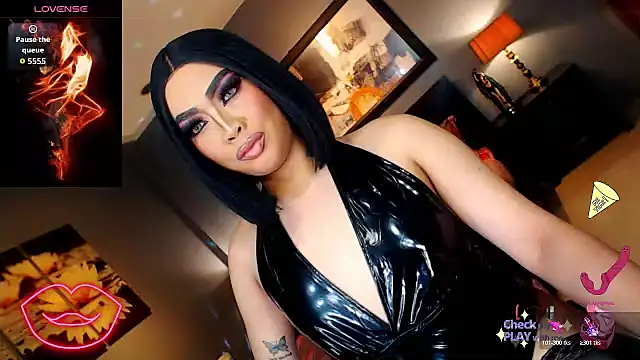 Snapshot of FridaHumphrey chatting on December 3, 6:06 pm FridaHumphrey online show from December 3, 6:06 pm