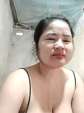 Snapshot of BigBoobs186 chatting on November 9, 1:37 am BigBoobs186 online show from November 9, 1:37 am