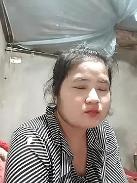 Snapshot of BigBoobs186 chatting on November 21, 6:34 am BigBoobs186 online show from November 21, 6:34 am