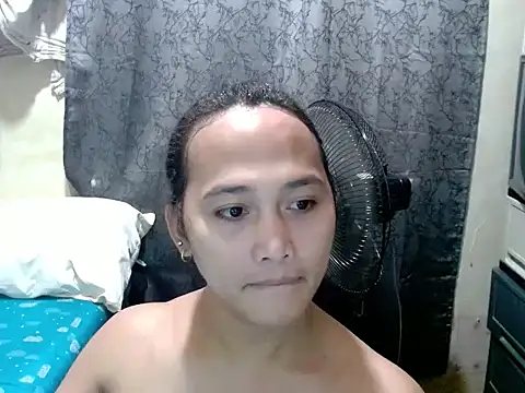 Snapshot of Kelly_Holly chatting on June 17, 11:27 pm Kelly Holly online show from June 17, 11:27 pm