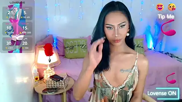 sassylatina online show from October 25, 1:51 pm