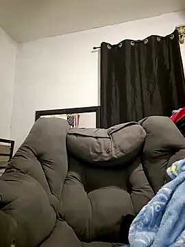 Snapshot of Cnutt310 chatting on November 25, 11:43 am Cnutt310 online show from November 25, 11:43 am