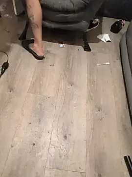 Snapshot of Cnutt310 chatting on December 16, 5:56 am Cnutt310 online show from December 16, 5:56 am