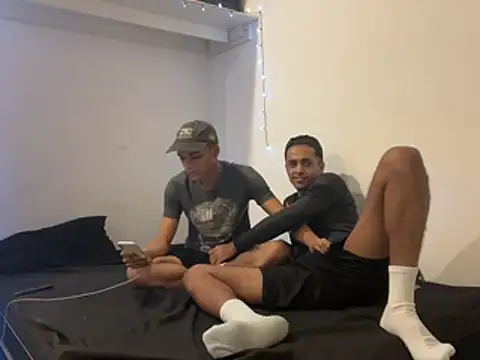 Snapshot of Midnight_Socks_Guys chatting on July 5, 12:28 am Midnight Socks Guys online show from July 5, 12:28 am