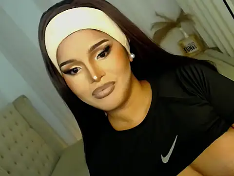 Snapshot of Aviana_Xxx12 chatting on November 12, 5:57 pm Aviana Xxx12 online show from November 12, 5:57 pm