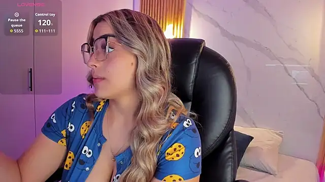 KYLIE JONES6 online show from December 16, 3:11 am