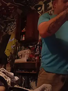 Snapshot of Twoslipperywhenwett chatting on November 10, 12:09 am Twoslipperywhenwett online show from November 10, 12:09 am