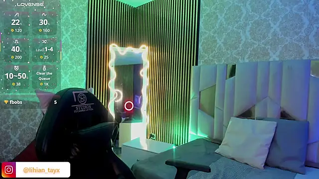 LIHIAN TAY online show from November 8, 6:46 am