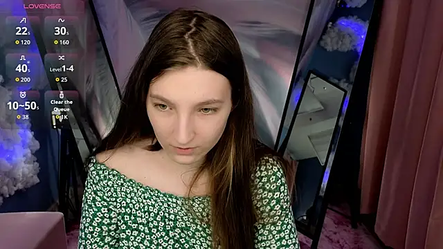 Snapshot of Mia_Myles chatting on December 14, 11:04 am Mia Myles online show from December 14, 11:04 am