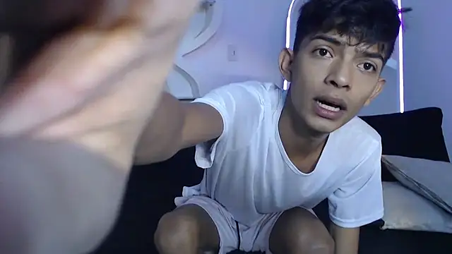 Snapshot of PRETTY_SEX1 chatting on October 2, 1:18 pm PRETTY SEX1 online show from October 2, 1:18 pm