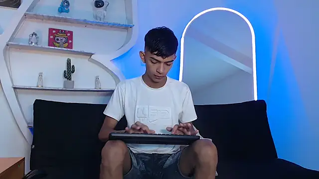 Snapshot of PRETTY_SEX1 chatting on October 3, 1:19 pm PRETTY SEX1 online show from October 3, 1:19 pm