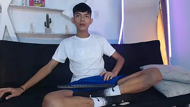 Snapshot of PRETTY_SEX1 chatting on October 10, 1:32 pm PRETTY SEX1 online show from October 10, 1:32 pm