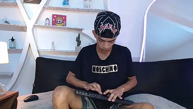 Snapshot of PRETTY_SEX1 chatting on October 14, 1:34 pm PRETTY SEX1 online show from October 14, 1:34 pm