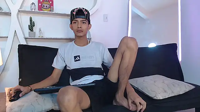 Snapshot of PRETTY_SEX1 chatting on October 20, 1:22 pm PRETTY SEX1 online show from October 20, 1:22 pm