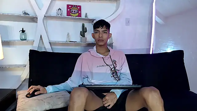 Snapshot of PRETTY_SEX1 chatting on October 31, 1:12 pm PRETTY SEX1 online show from October 31, 1:12 pm