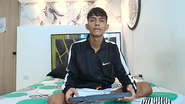 Snapshot of PRETTY_SEX1 chatting on November 28, 7:11 am PRETTY SEX1 online show from November 28, 7:11 am