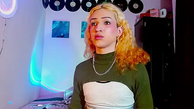 meghan devil  online show from December 17, 4:40 am