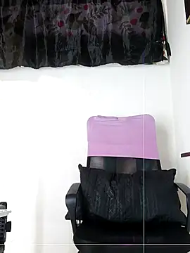 Snapshot of angierot2025 chatting on July 15, 7:52 pm angierot2025 online show from July 15, 7:52 pm