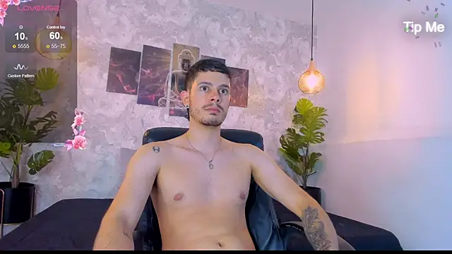 Snapshot of nils_saint chatting on November 19, 11:49 pm nils saint online show from November 19, 11:49 pm