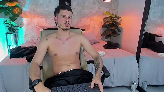 Snapshot of nils_saint chatting on November 29, 2:36 am nils saint online show from November 29, 2:36 am