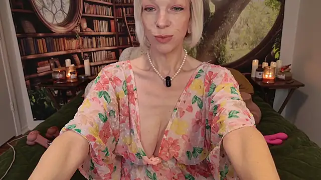 HaileeAtHome online show from June 24, 5:01 pm