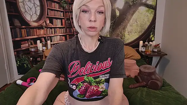 HaileeAtHome online show from June 25, 4:44 pm