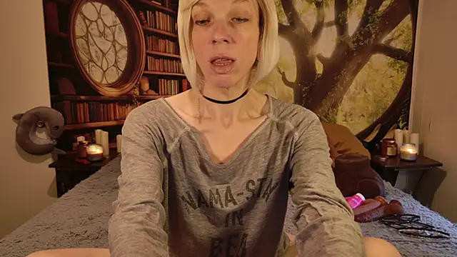 HaileeAtHome online show from July 22, 3:48 pm