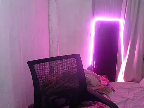Snapshot of Naughty_alfrea chatting on May 19, 2:18 am Naughty alfrea online show from May 19, 2:18 am