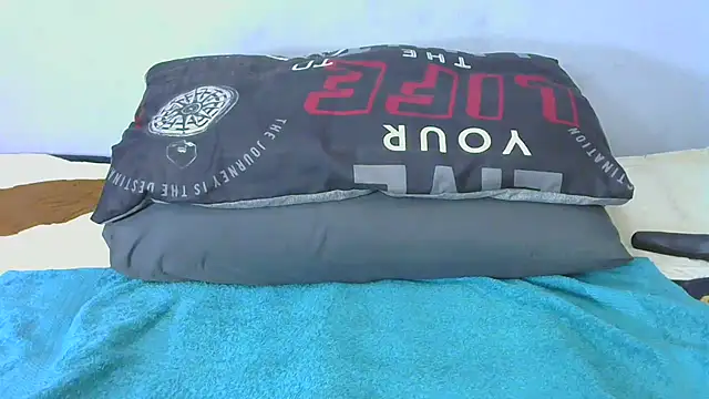 Snapshot of shy-lillyX22 chatting on October 29, 8:43 pm shy-lillyX22 online show from October 29, 8:43 pm