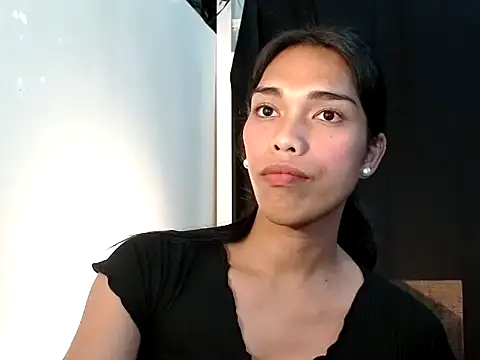 Snapshot of angelaxmonroe chatting on April 22, 4:41 pm angelaxmonroe online show from April 22, 4:41 pm
