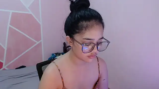 Snapshot of aaliyah_walker chatting on November 24, 10:48 am aaliyah walker online show from November 24, 10:48 am