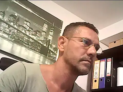 Snapshot of mastercharisma35 chatting on September 16, 11:11 am mastercharisma35 online show from September 16, 11:11 am