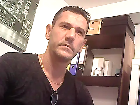 Snapshot of mastercharisma35 chatting on November 29, 10:07 am mastercharisma35 online show from November 29, 10:07 am