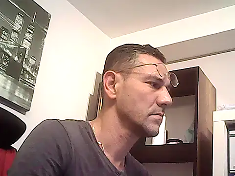 Snapshot of mastercharisma35 chatting on December 16, 2:33 pm mastercharisma35 online show from December 16, 2:33 pm