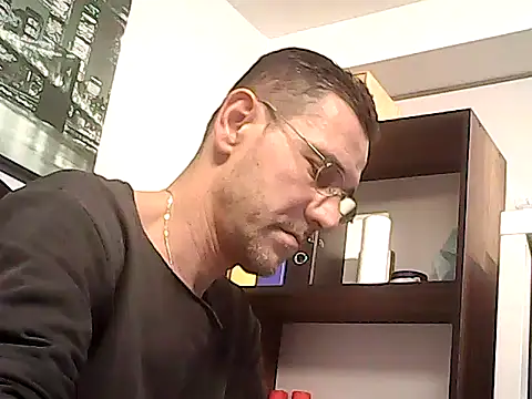 Snapshot of mastercharisma35 chatting on December 18, 3:40 pm mastercharisma35 online show from December 18, 3:40 pm