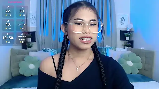 PrettyBlythes TS online show from October 25, 9:28 am