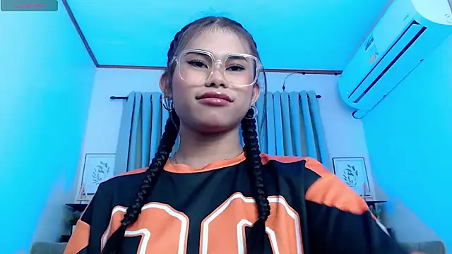 PrettyBlythes TS online show from November 17, 8:53 am